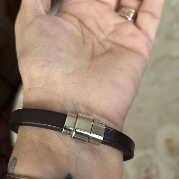 New! Handcrafted Leather Cuff Style Bracelet - Picture 6 of 10